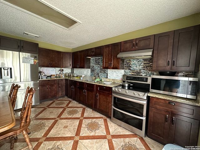 9939 SUNSET PL, San Antonio, TX 78245