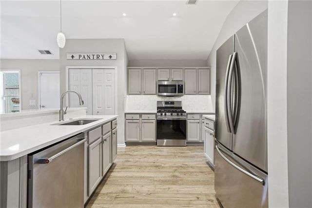 102 Courtyard Lane, Woodstock, GA 30189