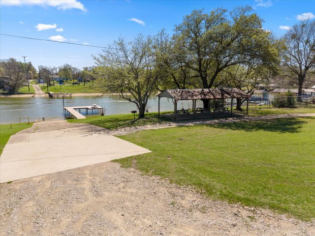 613 Tupuna Drive, Tool, TX 75143