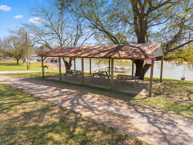 613 Tupuna Drive, Tool, TX 75143
