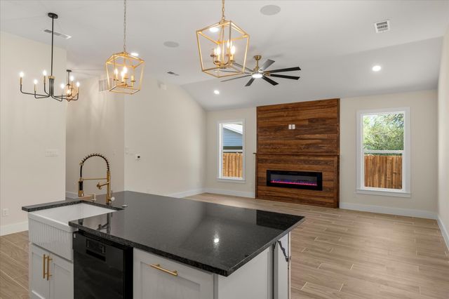 613 Tupuna Drive, Tool, TX 75143