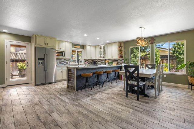 3712 Corte Madera Ave, Modesto, CA 95356