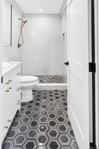 7 Victoria Lane A, Yonkers, NY 10701