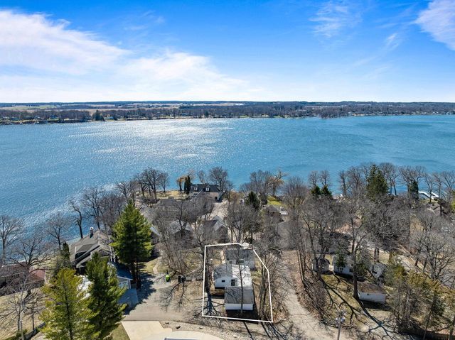 2804 Willow Point DRIVE, Delavan, WI 53115