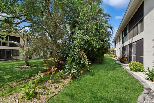 930 CAPRI ISLES BOULEVARD 120, Venice, FL 34292