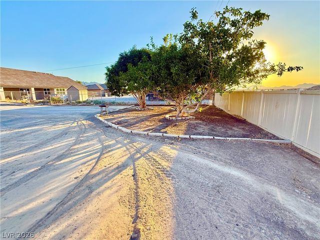 580 East Hickory Street, Pahrump, NV 89048