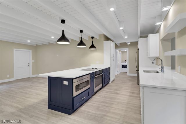 5150 Sand Dollar LN, Naples, FL 34103