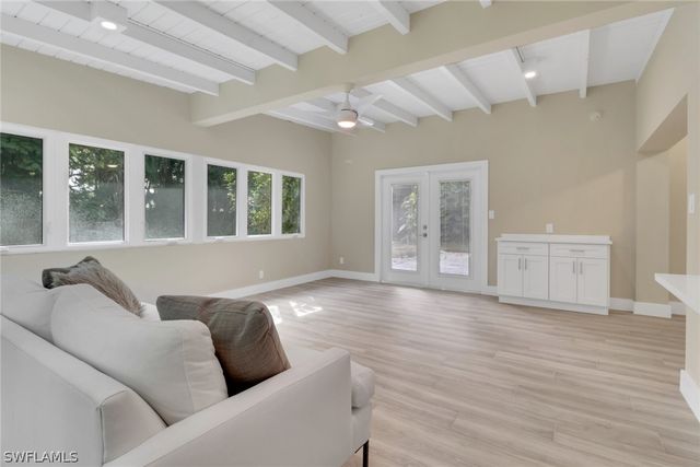 5150 Sand Dollar LN, Naples, FL 34103