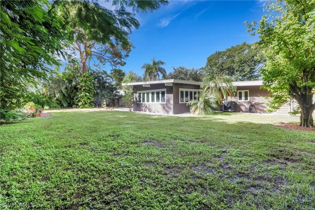 5150 Sand Dollar LN, Naples, FL 34103