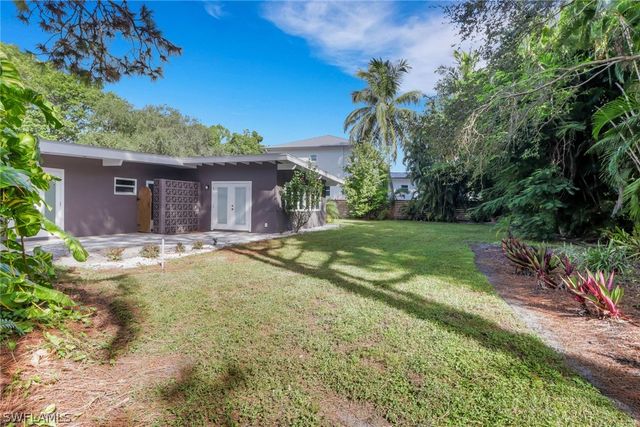 5150 Sand Dollar LN, Naples, FL 34103