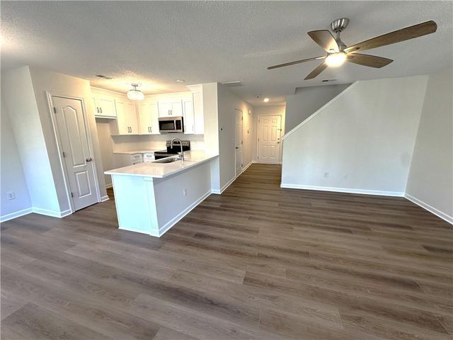 533 Fox Creek Crossing, Woodstock, GA 30188