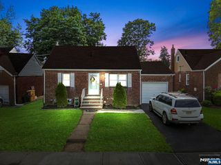 15 Carrelton Drive, Paterson, NJ 07522