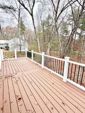 11 Scottsdale Drive, Hudson, NH 03051