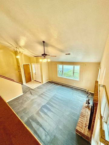 11 Scottsdale Drive, Hudson, NH 03051