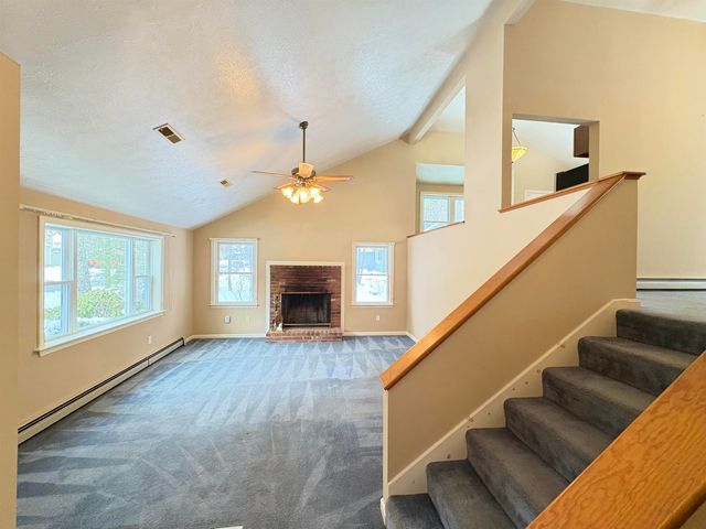 11 Scottsdale Drive, Hudson, NH 03051