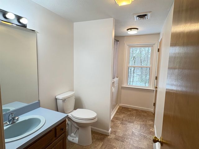 11 Scottsdale Drive, Hudson, NH 03051