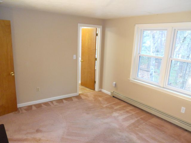 11 Scottsdale Drive, Hudson, NH 03051