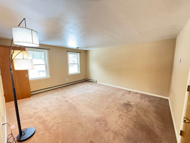 11 Scottsdale Drive, Hudson, NH 03051