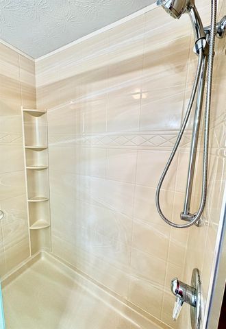 11 Scottsdale Drive, Hudson, NH 03051