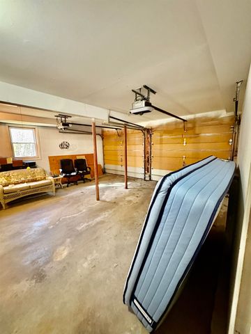 11 Scottsdale Drive, Hudson, NH 03051