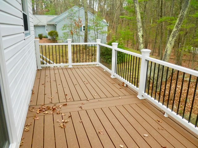 11 Scottsdale Drive, Hudson, NH 03051