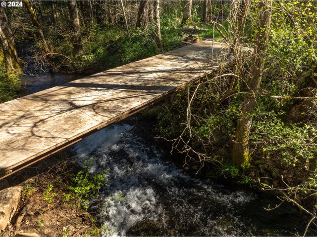 455 COUNTRY CLUB Rd, Hood River, OR 97031