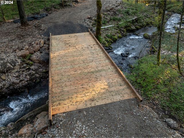 455 COUNTRY CLUB Rd, Hood River, OR 97031