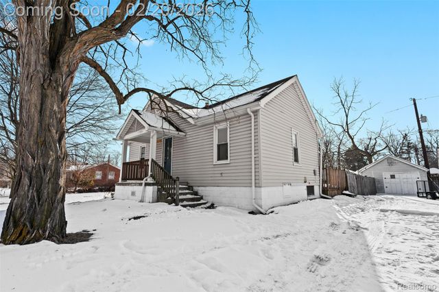 35239 Palmer Road, Westland, MI 48186