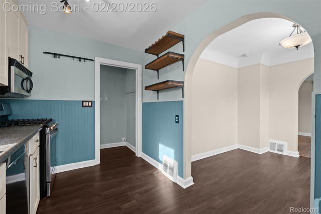 35239 Palmer Road, Westland, MI 48186