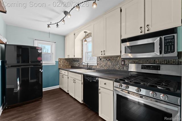 35239 Palmer Road, Westland, MI 48186