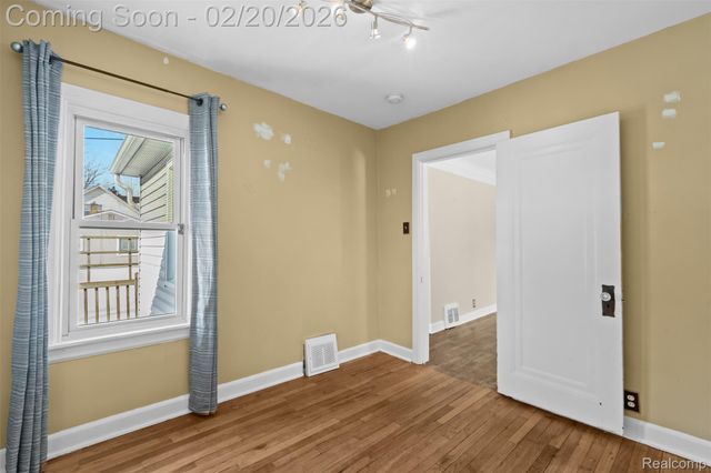 35239 Palmer Road, Westland, MI 48186