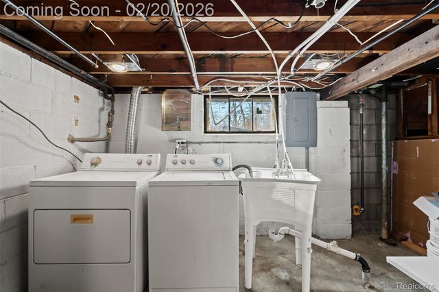 35239 Palmer Road, Westland, MI 48186