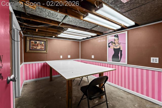 35239 Palmer Road, Westland, MI 48186