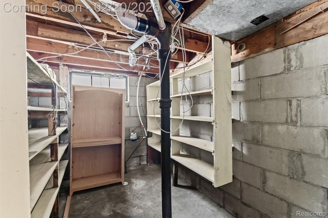 35239 Palmer Road, Westland, MI 48186