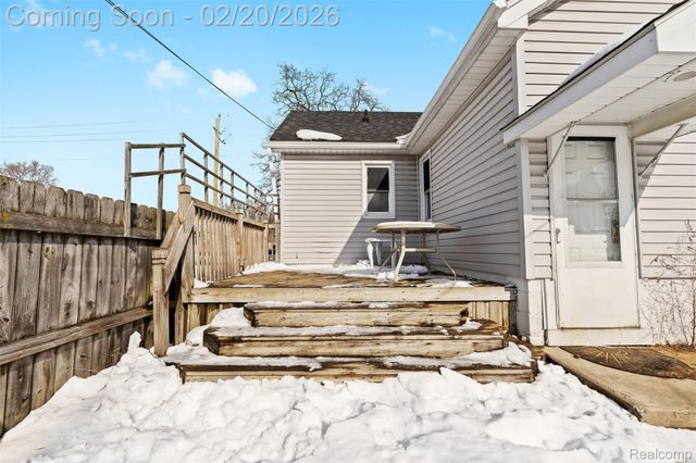 35239 Palmer Road, Westland, MI 48186