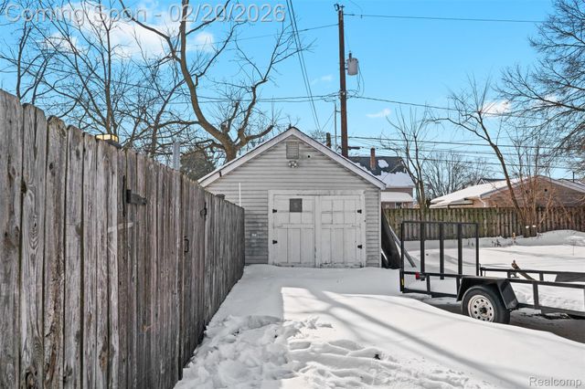 35239 Palmer Road, Westland, MI 48186