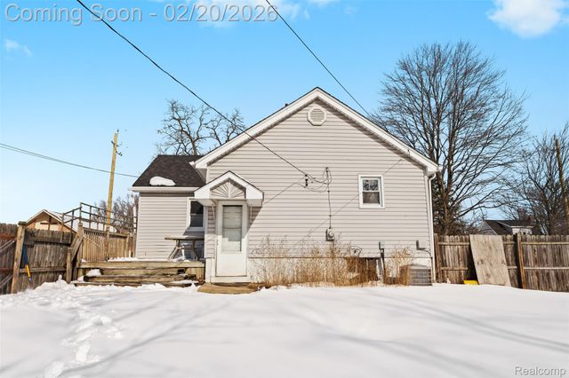 35239 Palmer Road, Westland, MI 48186