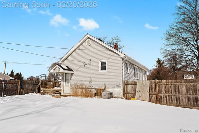 35239 Palmer Road, Westland, MI 48186