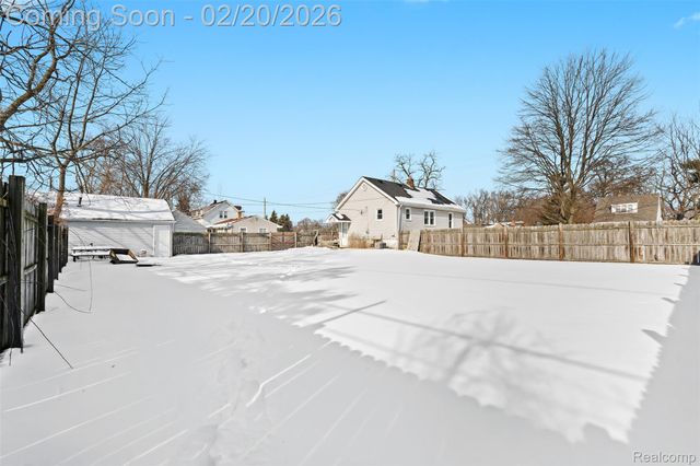 35239 Palmer Road, Westland, MI 48186