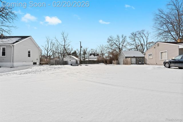 35239 Palmer Road, Westland, MI 48186