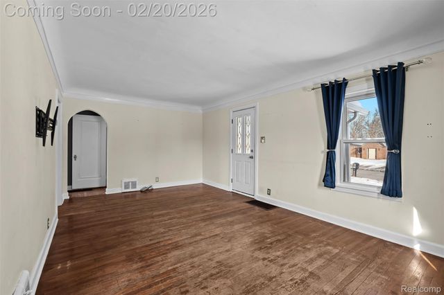 35239 Palmer Road, Westland, MI 48186