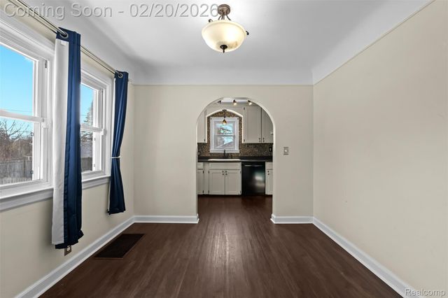 35239 Palmer Road, Westland, MI 48186