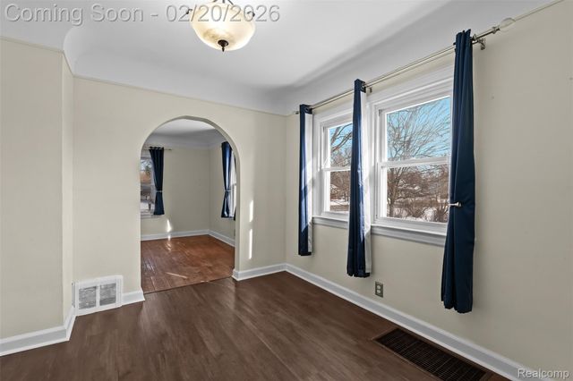 35239 Palmer Road, Westland, MI 48186