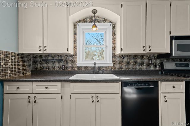 35239 Palmer Road, Westland, MI 48186