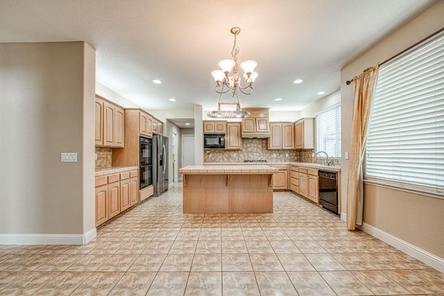 2271 Serena Avenue, Clovis, CA 93619