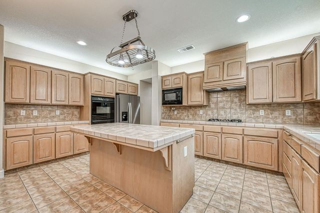 2271 Serena Avenue, Clovis, CA 93619