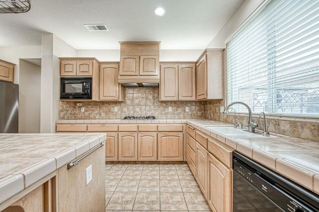 2271 Serena Avenue, Clovis, CA 93619