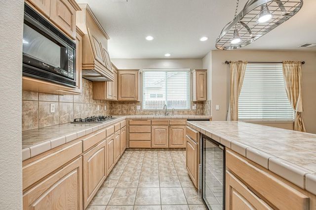 2271 Serena Avenue, Clovis, CA 93619