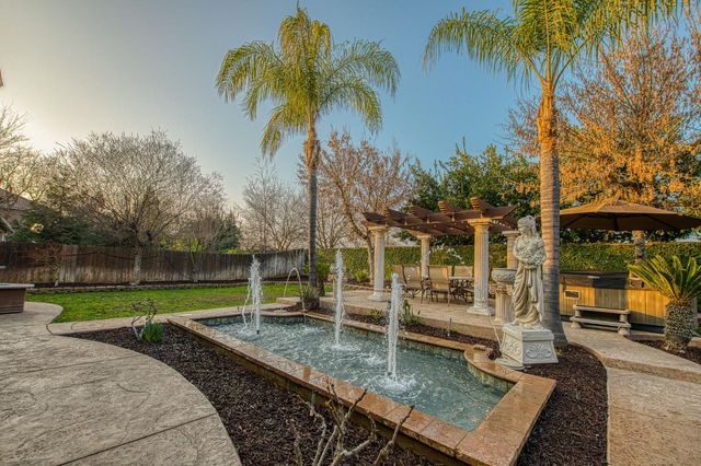 2271 Serena Avenue, Clovis, CA 93619