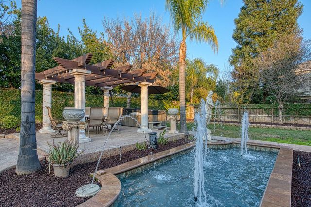 2271 Serena Avenue, Clovis, CA 93619